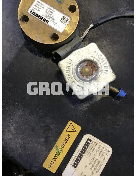 Liebherr R946 LC / R946 LC-V / R946 NLC - Expansion tank: picture 3 Liebherr R946 LC / R946 LC-V / R946 NLC - Expansion tank: picture 3
