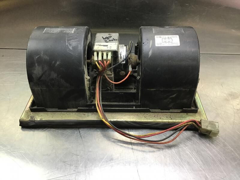 Liebherr R946 LC / R946 NLC / R956 / R976 / R926 LC / R920 / R920 LC - Blower motor: picture 3 Liebherr R946 LC / R946 NLC / R956 / R976 / R926 LC / R920 / R920 LC - Blower motor: picture 3