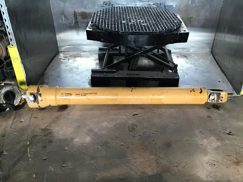 Liebherr R964B / R964B-HD / R964B EW Litronic - Hydraulic cylinder: picture 3 Liebherr R964B / R964B-HD / R964B EW Litronic - Hydraulic cylinder: picture 3