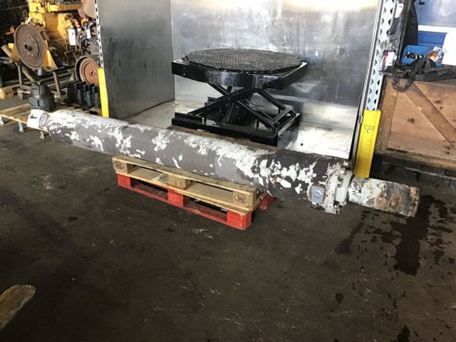 Liebherr R984B / R984C / R984 Li - Hydraulic cylinder: picture 1 Liebherr R984B / R984C / R984 Li - Hydraulic cylinder: picture 1