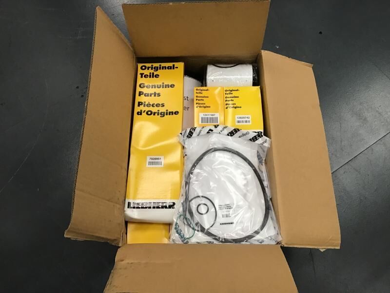 Liebherr Service Kit 2000 hours R906/R916/R926 - Spare parts: picture 2 Liebherr Service Kit 2000 hours R906/R916/R926 - Spare parts: picture 2