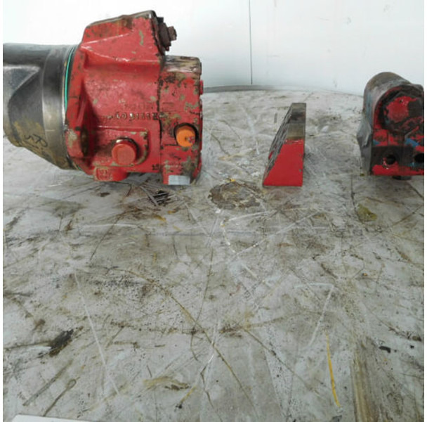 Liebherr Slewing Ring - Spare parts: picture 1 Liebherr Slewing Ring - Spare parts: picture 1