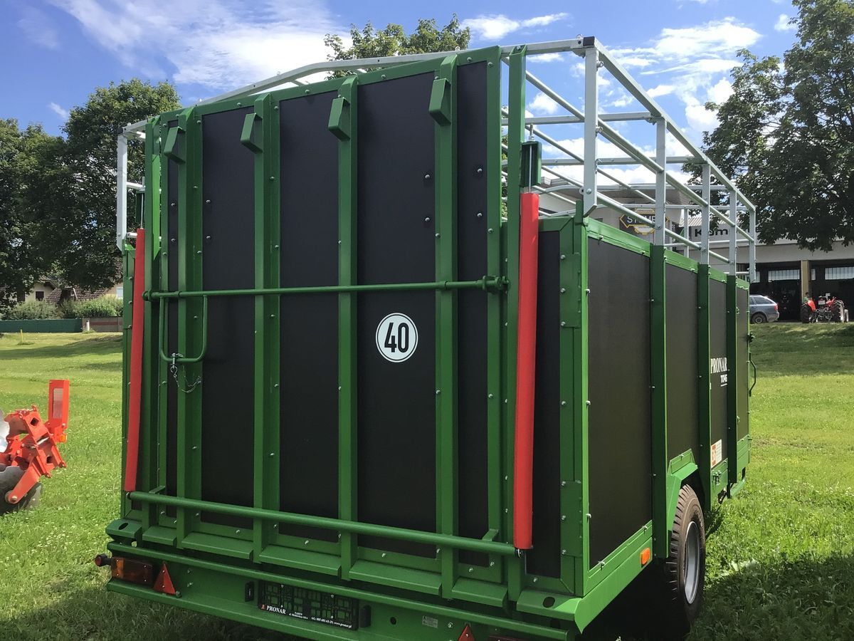 Pronar T046 - Livestock trailer: picture 3 Pronar T046 - Livestock trailer: picture 3