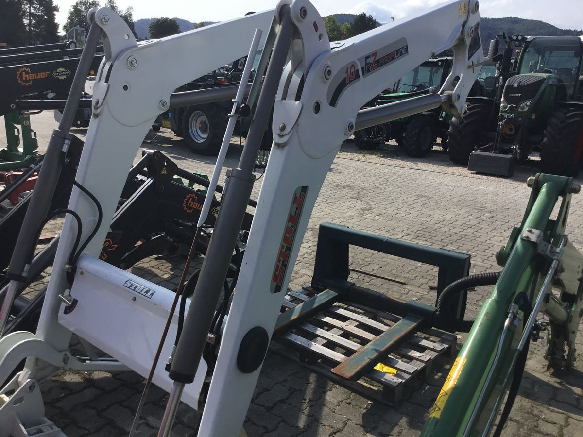 Stoll Profi Line FZ10 - Front loader for tractor: picture 1 Stoll Profi Line FZ10 - Front loader for tractor: picture 1