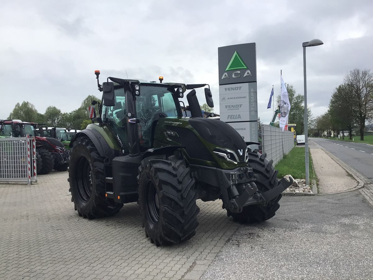 Valtra Q305 - Farm tractor: picture 1 Valtra Q305 - Farm tractor: picture 1