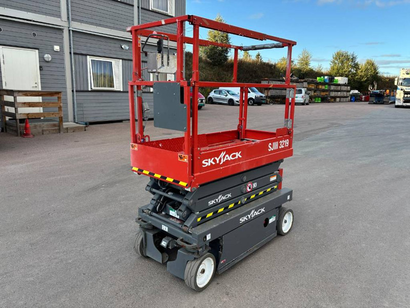 SOLD !! SkyJack SJ III 3219 - Scissor lift: picture 3 SOLD !! SkyJack SJ III 3219 - Scissor lift: picture 3