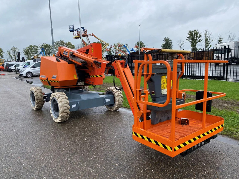 JLG 340AJ - Articulated boom: picture 4 JLG 340AJ - Articulated boom: picture 4