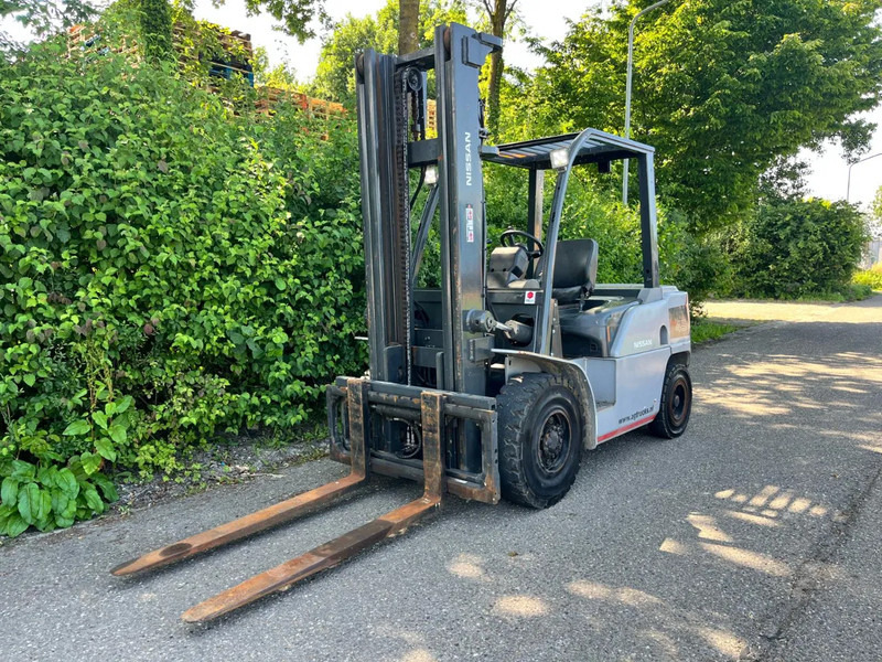 Nissan FD45 W1F4A45Y FD45 W1F4A45Y - Diesel forklift: picture 4 Nissan FD45 W1F4A45Y FD45 W1F4A45Y - Diesel forklift: picture 4