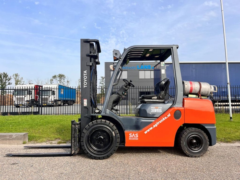 Toyota 02- 8FGJF35 - LPG forklift: picture 2 Toyota 02- 8FGJF35 - LPG forklift: picture 2
