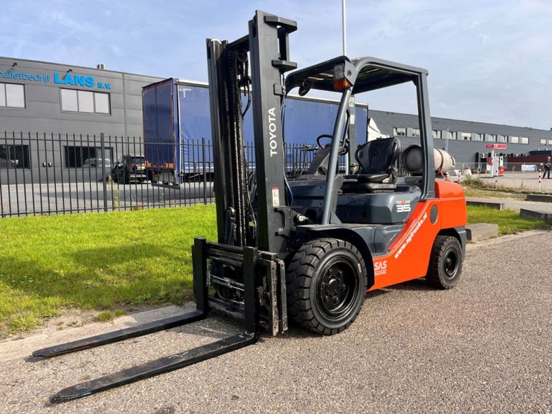 Toyota 02- 8FGJF35 - LPG forklift: picture 4 Toyota 02- 8FGJF35 - LPG forklift: picture 4