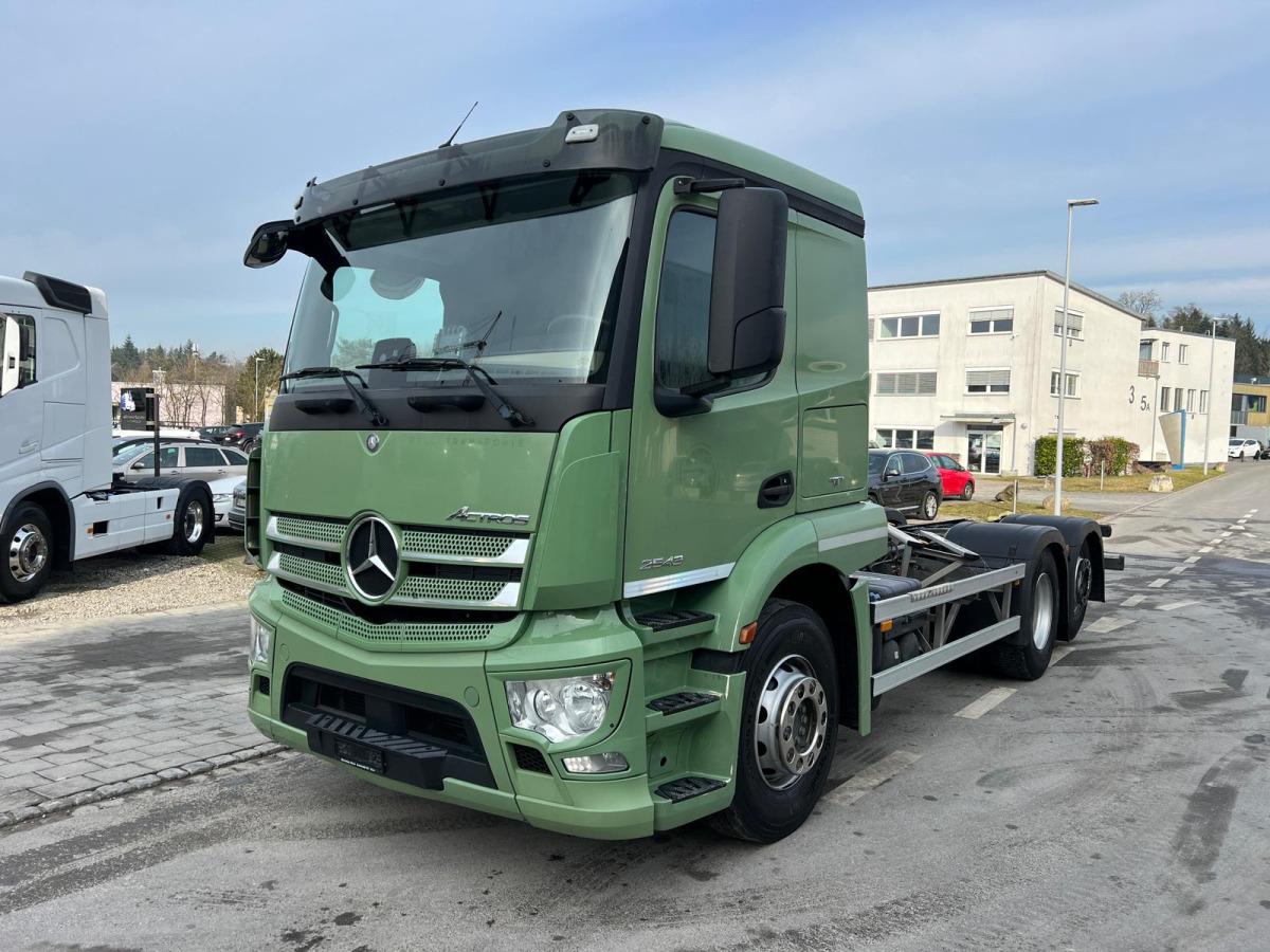 MERCEDES Actros 2543 6x2 - Cab chassis truck: picture 1 MERCEDES Actros 2543 6x2 - Cab chassis truck: picture 1