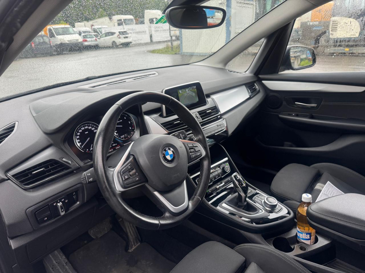 Hatchback Marke BMW 218d xDrive: picture 9