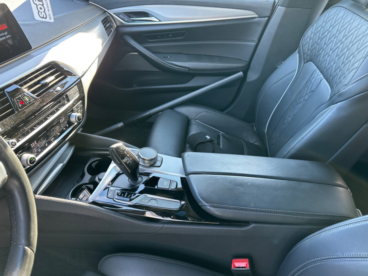 Sedan Marke BMW M550D xDrive: picture 11