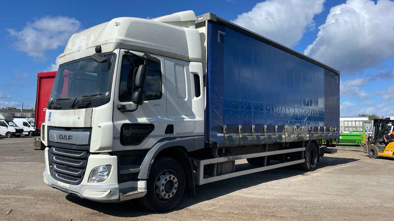 DAF CF 260 - Curtainsider truck: picture 3 DAF CF 260 - Curtainsider truck: picture 3
