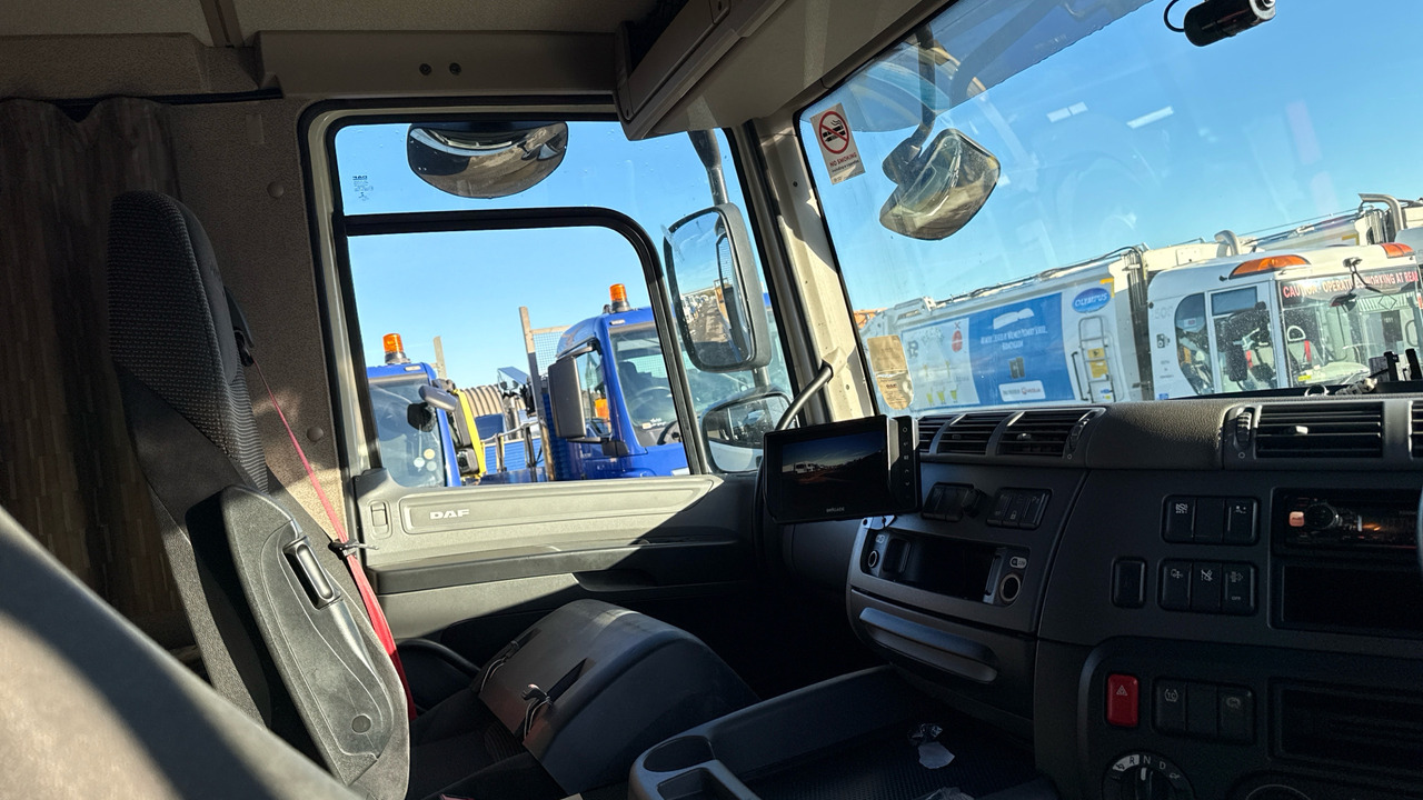 Dropside/ Flatbed truck DAF CF 330: picture 10 Dropside/ Flatbed truck DAF CF 330: picture 10