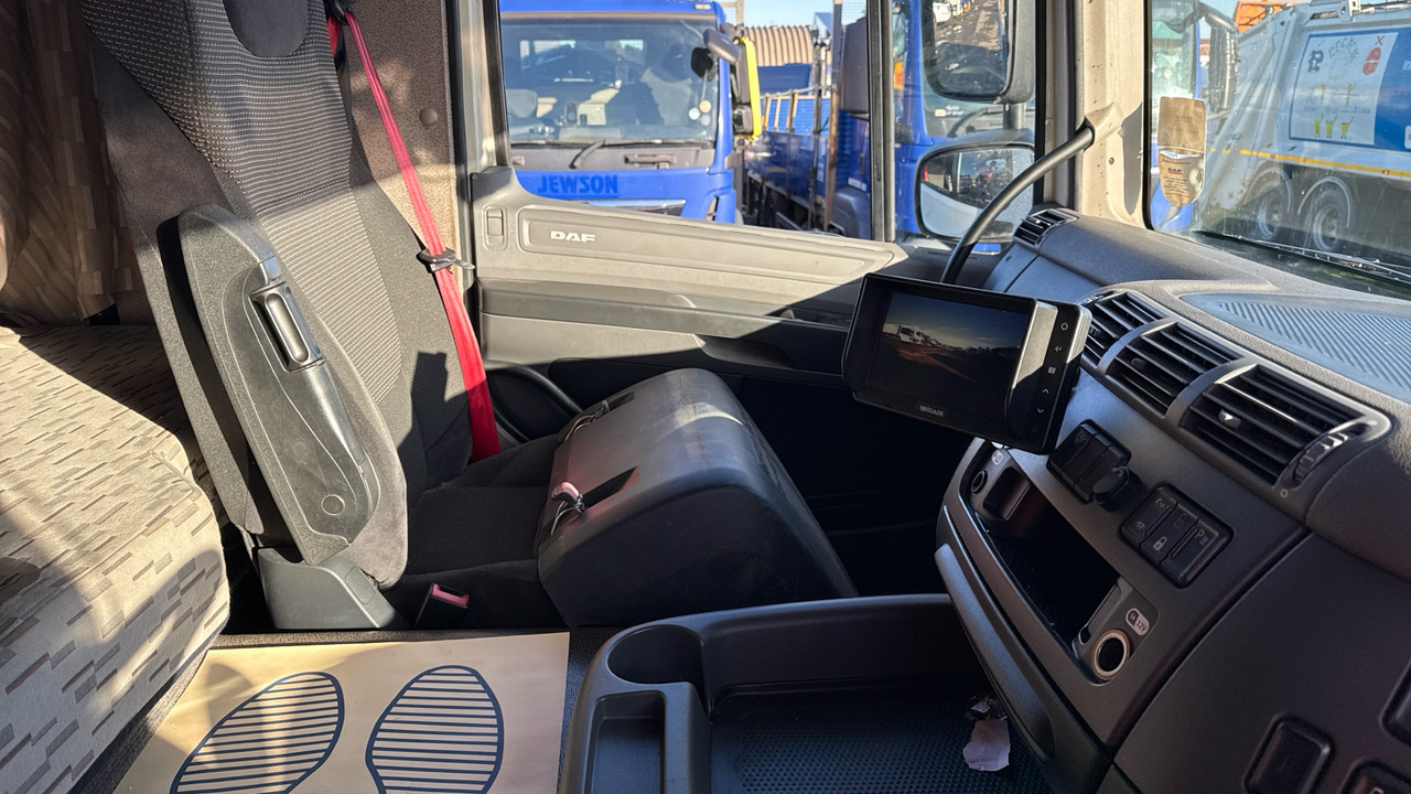 Dropside/ Flatbed truck DAF CF 330: picture 9 Dropside/ Flatbed truck DAF CF 330: picture 9