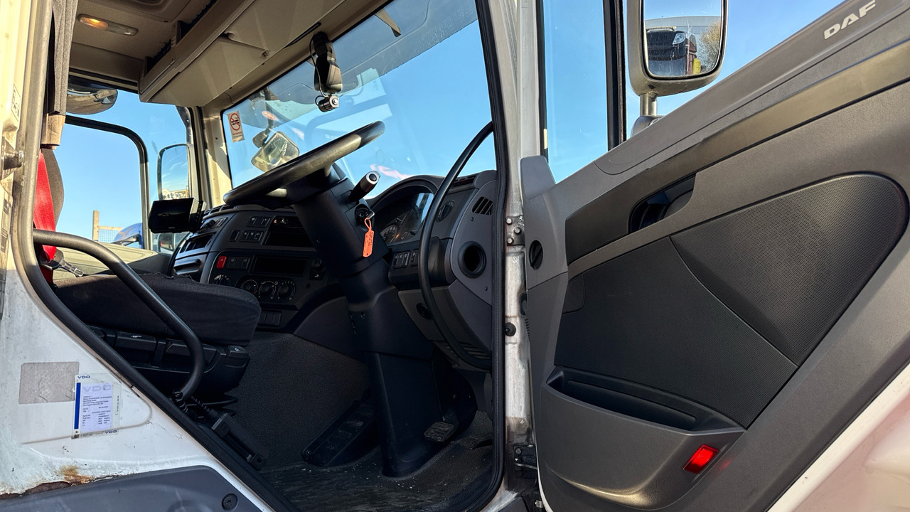 Dropside/ Flatbed truck DAF CF 330: picture 8 Dropside/ Flatbed truck DAF CF 330: picture 8