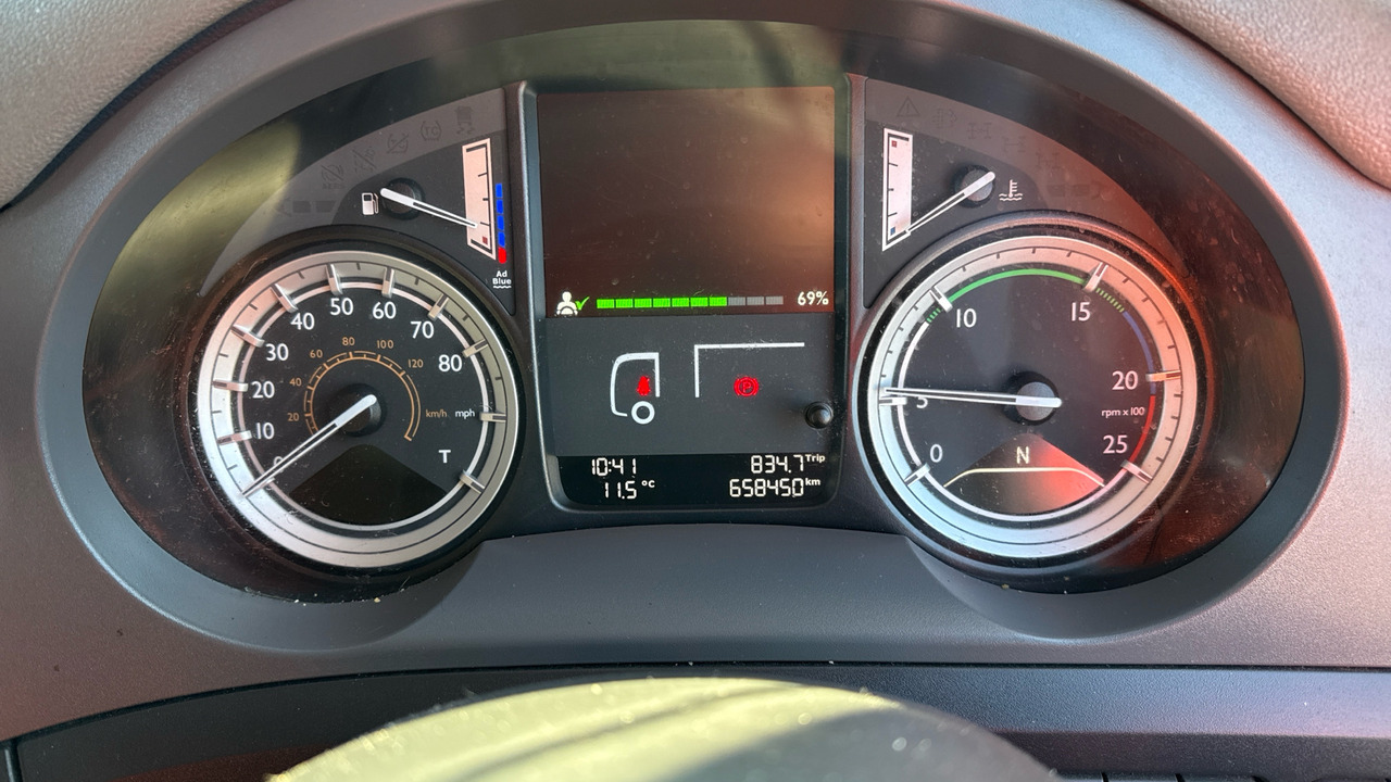 Dropside/ Flatbed truck DAF CF 330: picture 13 Dropside/ Flatbed truck DAF CF 330: picture 13