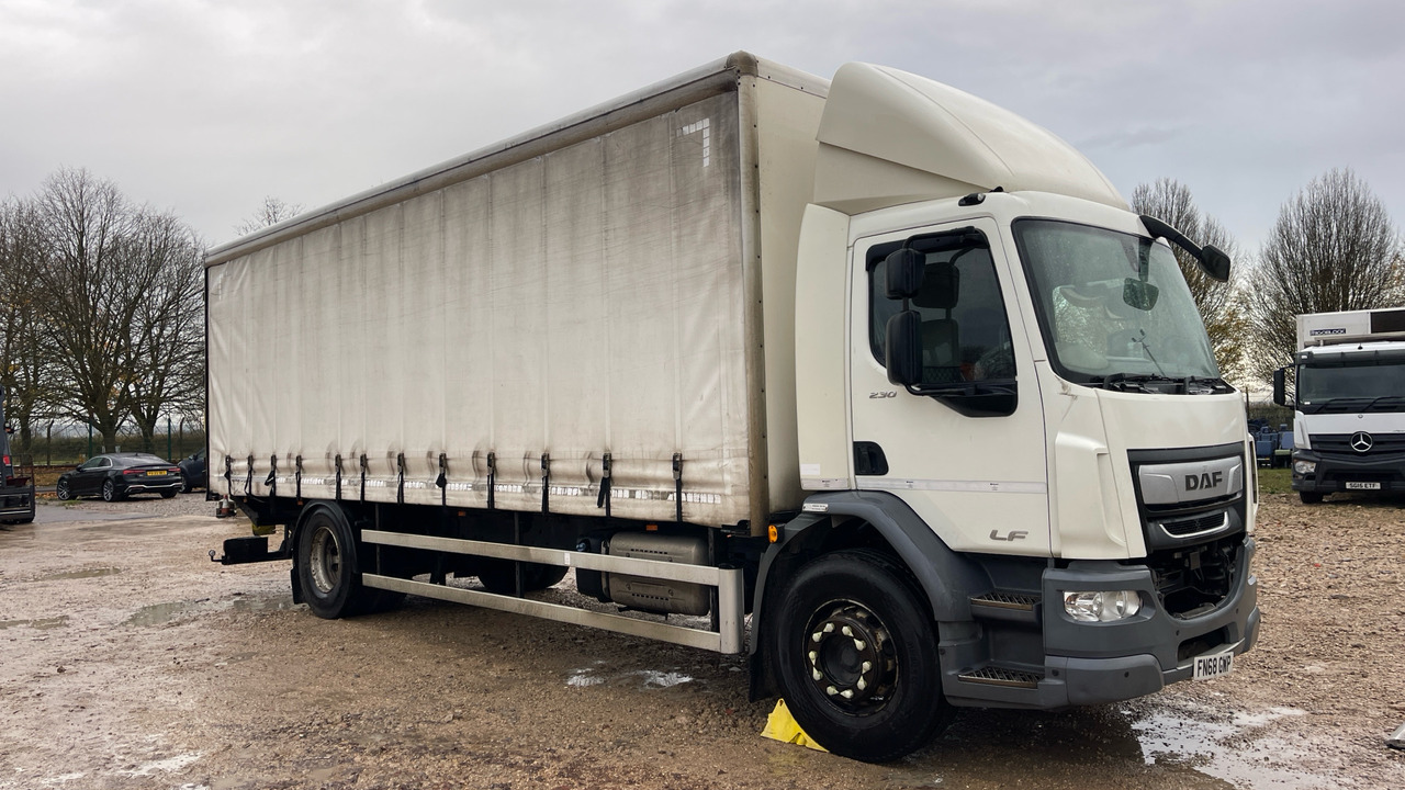 DAF LF 230 - Curtainsider truck: picture 1 DAF LF 230 - Curtainsider truck: picture 1