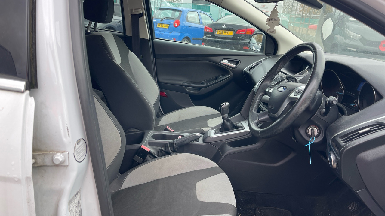 FORD FOCUS 1.0 ECO BOOST - Hatchback: picture 5 FORD FOCUS 1.0 ECO BOOST - Hatchback: picture 5