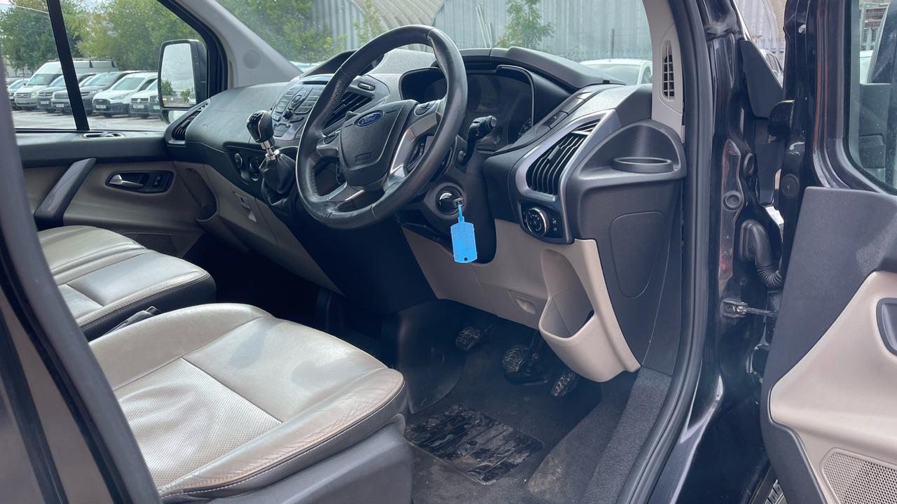 FORD TOURNEO CUSTOM 300 2.2 TDCi 125PS - Minibus, Passenger van: picture 5 FORD TOURNEO CUSTOM 300 2.2 TDCi 125PS - Minibus, Passenger van: picture 5