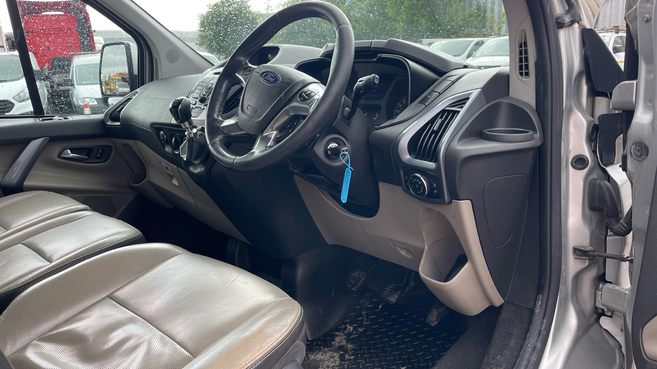 FORD TOURNEO CUSTOM 300 2.2 TDCi 125PS - Minibus, Passenger van: picture 5 FORD TOURNEO CUSTOM 300 2.2 TDCi 125PS - Minibus, Passenger van: picture 5