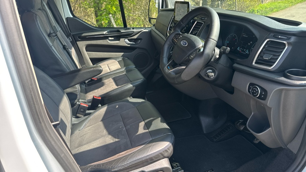 FORD TRANSIT CUSTOM 320 2.0 ECOBLUE 170PS MS-RT - Combi van: picture 5 FORD TRANSIT CUSTOM 320 2.0 ECOBLUE 170PS MS-RT - Combi van: picture 5