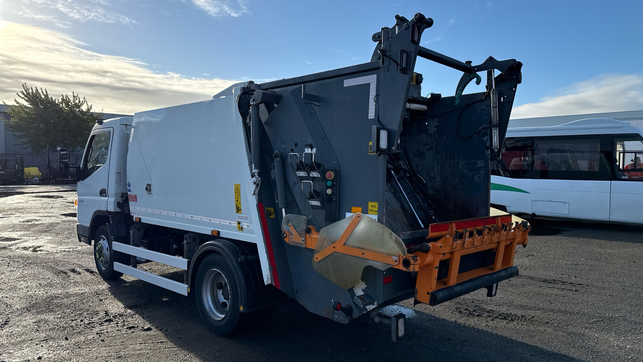 FUSO CANTER 7C15 - Garbage truck: picture 3 FUSO CANTER 7C15 - Garbage truck: picture 3