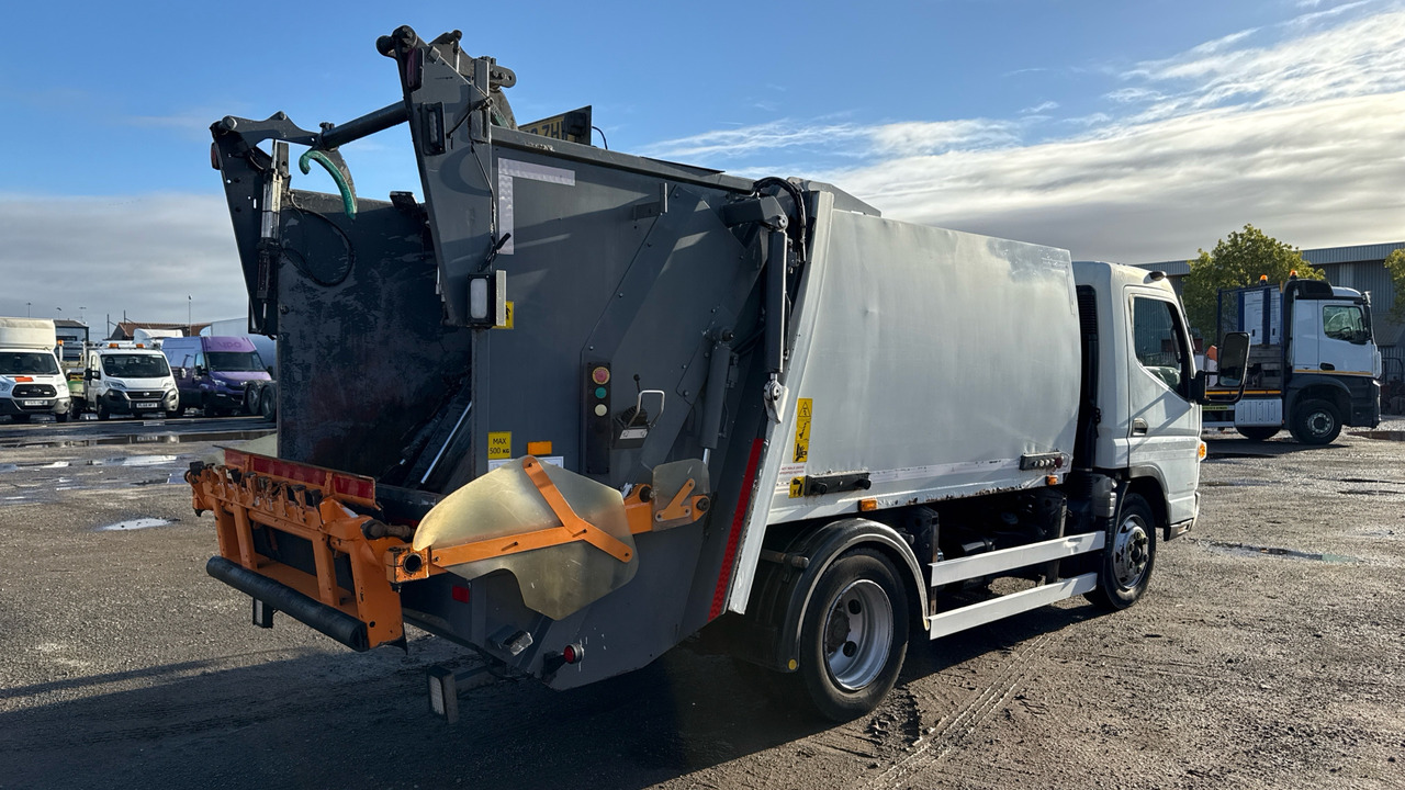 FUSO CANTER 7C15 - Garbage truck: picture 4 FUSO CANTER 7C15 - Garbage truck: picture 4