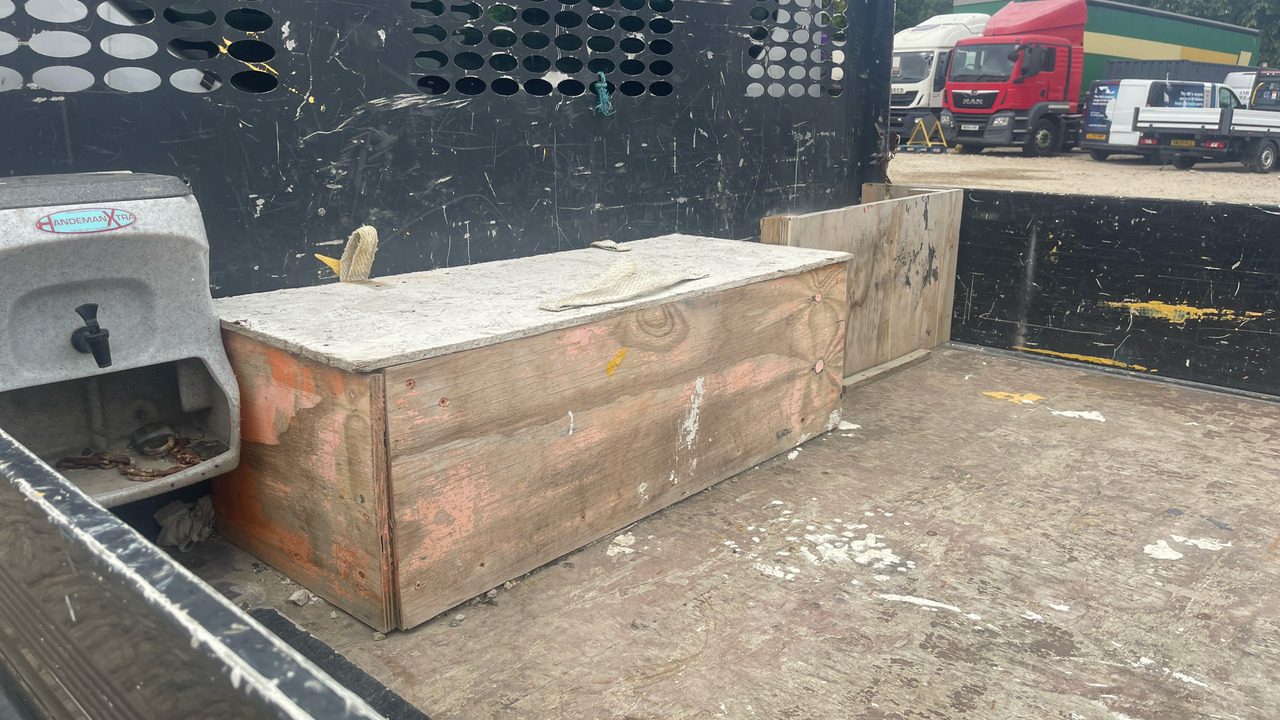 Flatbed van Ford Transit 350 2.0 TDCI 130PS: picture 16