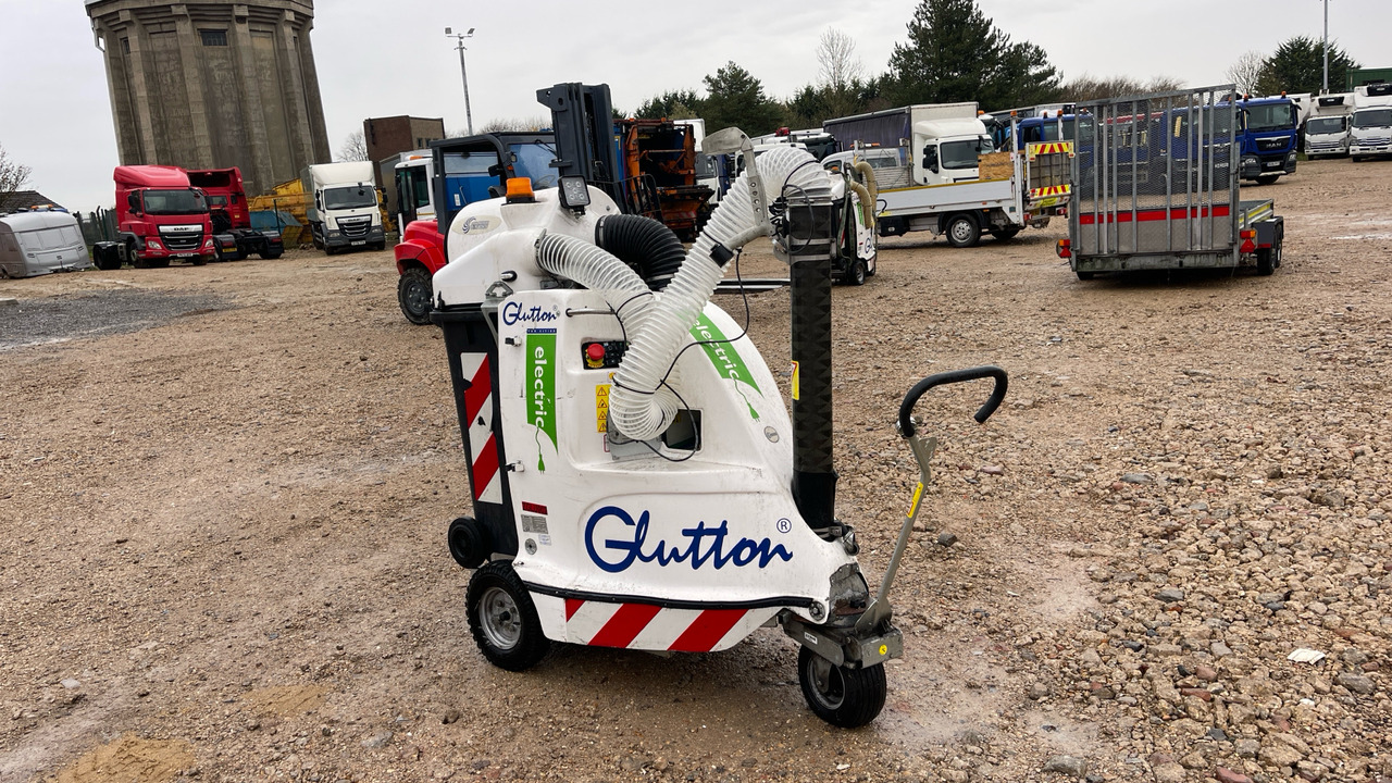 Glutton 2411 - Industrial vacuum cleaner: picture 1 Glutton 2411 - Industrial vacuum cleaner: picture 1