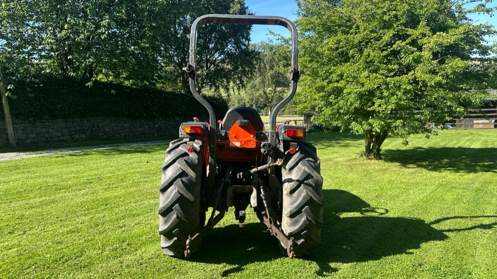 KUBOTA L4240 - Farm tractor: picture 5 KUBOTA L4240 - Farm tractor: picture 5