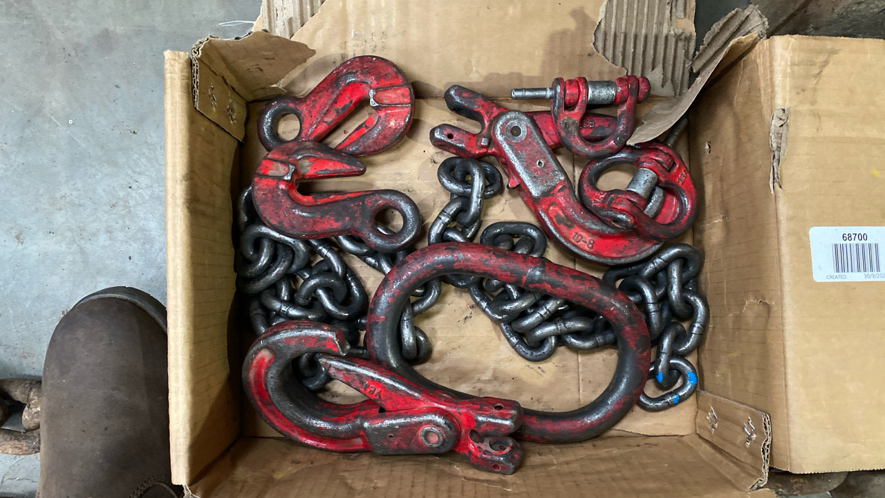 LIFTING CHAINS  - Construction equipment: picture 2 LIFTING CHAINS  - Construction equipment: picture 2