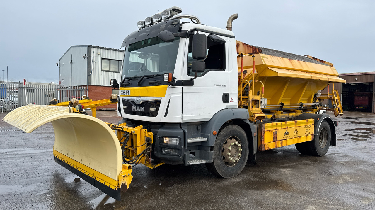 MAN TGM 18.250 - Snow removal vehicle: picture 2 MAN TGM 18.250 - Snow removal vehicle: picture 2