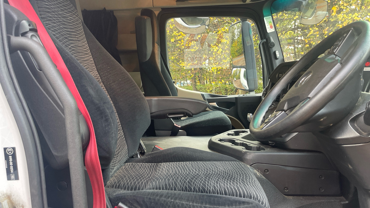 MERCEDES-BENZ ACTROS 1824 - Box truck: picture 5 MERCEDES-BENZ ACTROS 1824 - Box truck: picture 5