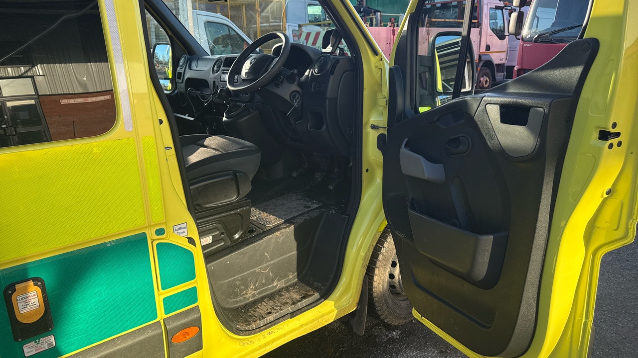 RENAULT MASTER 150.39 - Ambulance: picture 5 RENAULT MASTER 150.39 - Ambulance: picture 5