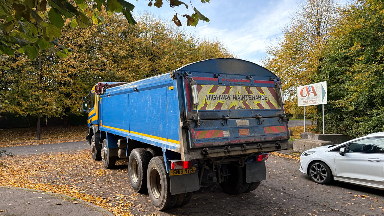 SCANIA P 410 - Tipper: picture 3 SCANIA P 410 - Tipper: picture 3