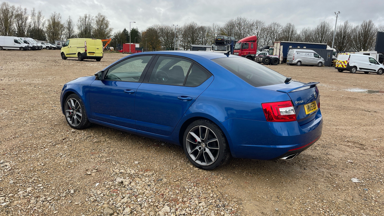 SKODA OCTAVIA 2.0 TDI - Hatchback: picture 3 SKODA OCTAVIA 2.0 TDI - Hatchback: picture 3