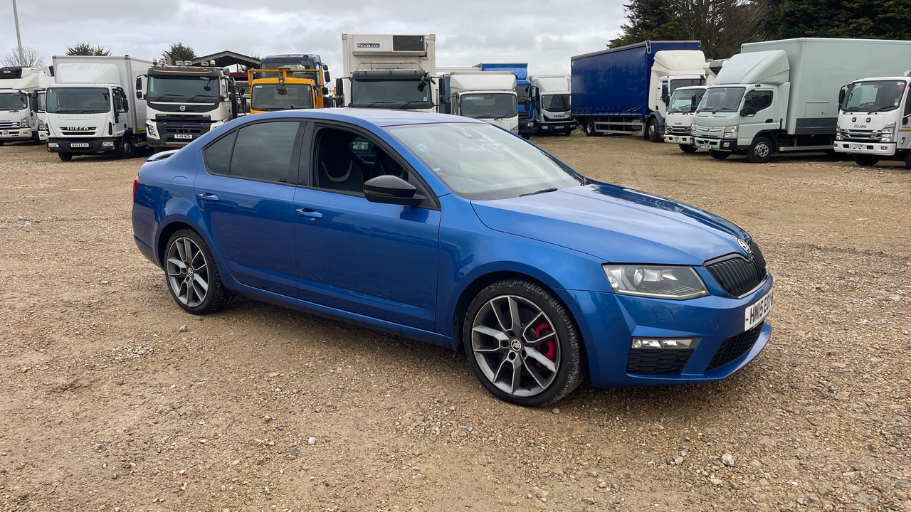 SKODA OCTAVIA 2.0 TDI - Hatchback: picture 1 SKODA OCTAVIA 2.0 TDI - Hatchback: picture 1