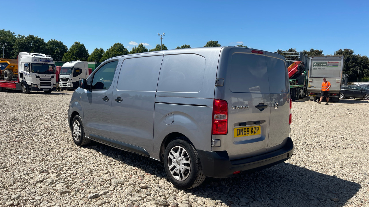 VAUXHALL VIVARO 2700 1.5 100PS - Small van: picture 3 VAUXHALL VIVARO 2700 1.5 100PS - Small van: picture 3