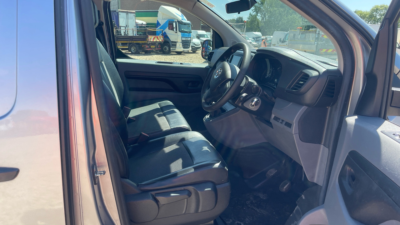 VAUXHALL VIVARO 2700 1.5 100PS - Small van: picture 5 VAUXHALL VIVARO 2700 1.5 100PS - Small van: picture 5