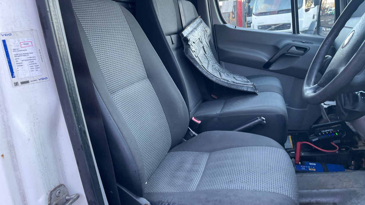 VOLKSWAGEN CRAFTER CR50 PLUS 2.5 TDI - Panel van: picture 5 VOLKSWAGEN CRAFTER CR50 PLUS 2.5 TDI - Panel van: picture 5