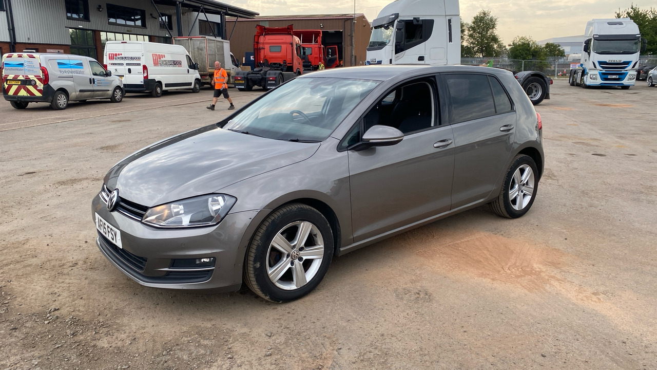 VOLKSWAGEN GOLF 1.6 TDI 105 Match 5dr DSG - Hatchback: picture 2 VOLKSWAGEN GOLF 1.6 TDI 105 Match 5dr DSG - Hatchback: picture 2