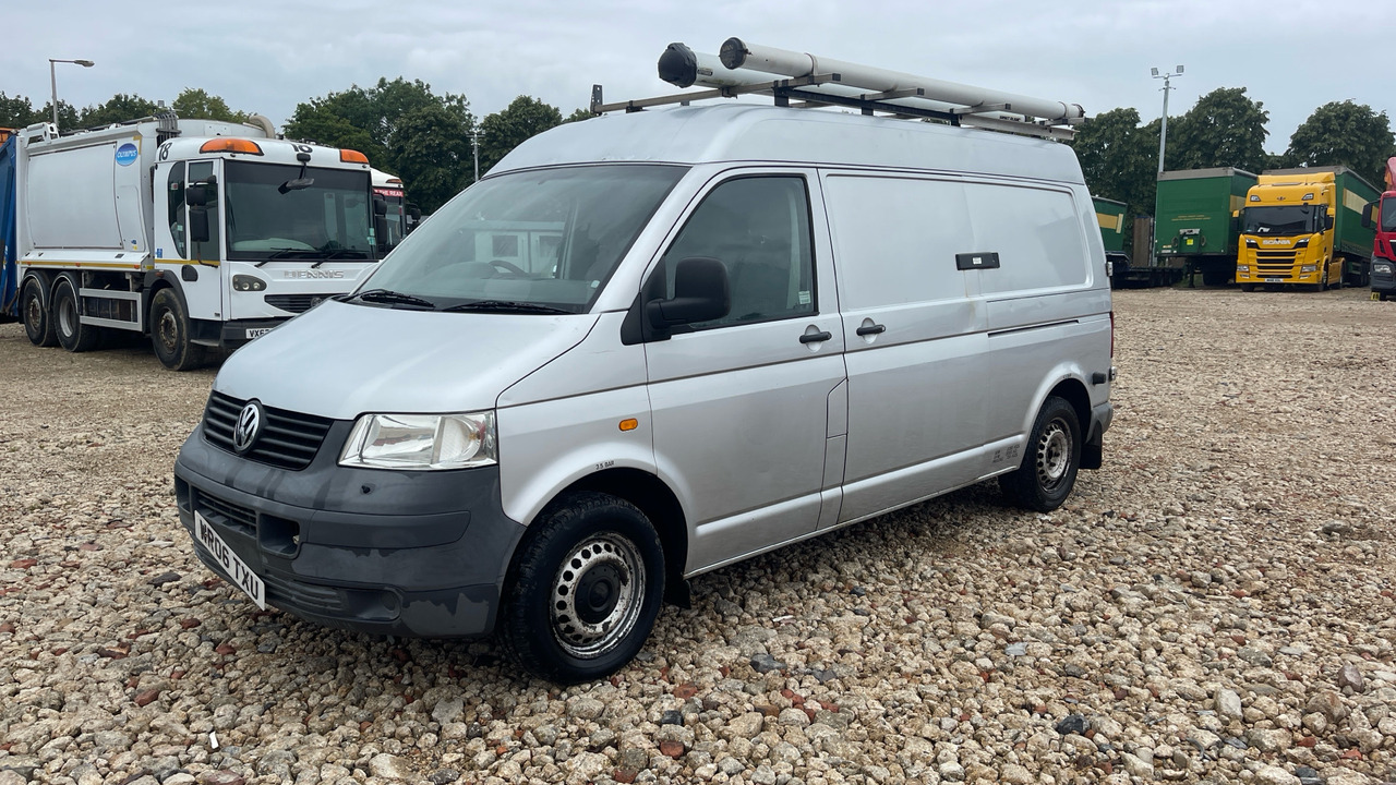 VOLKSWAGEN TRANSPORTER T30 2.4 TDI 130PS - Panel van: picture 2 VOLKSWAGEN TRANSPORTER T30 2.4 TDI 130PS - Panel van: picture 2