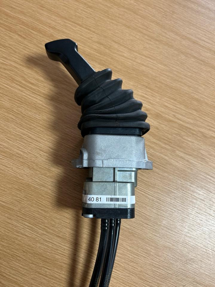 Atego 4 EU 6 bremsventil Handbremsventil KNORR-BREMSE A0044304081 - Brake valve for Truck: picture 3 Atego 4 EU 6 bremsventil Handbremsventil KNORR-BREMSE A0044304081 - Brake valve for Truck: picture 3