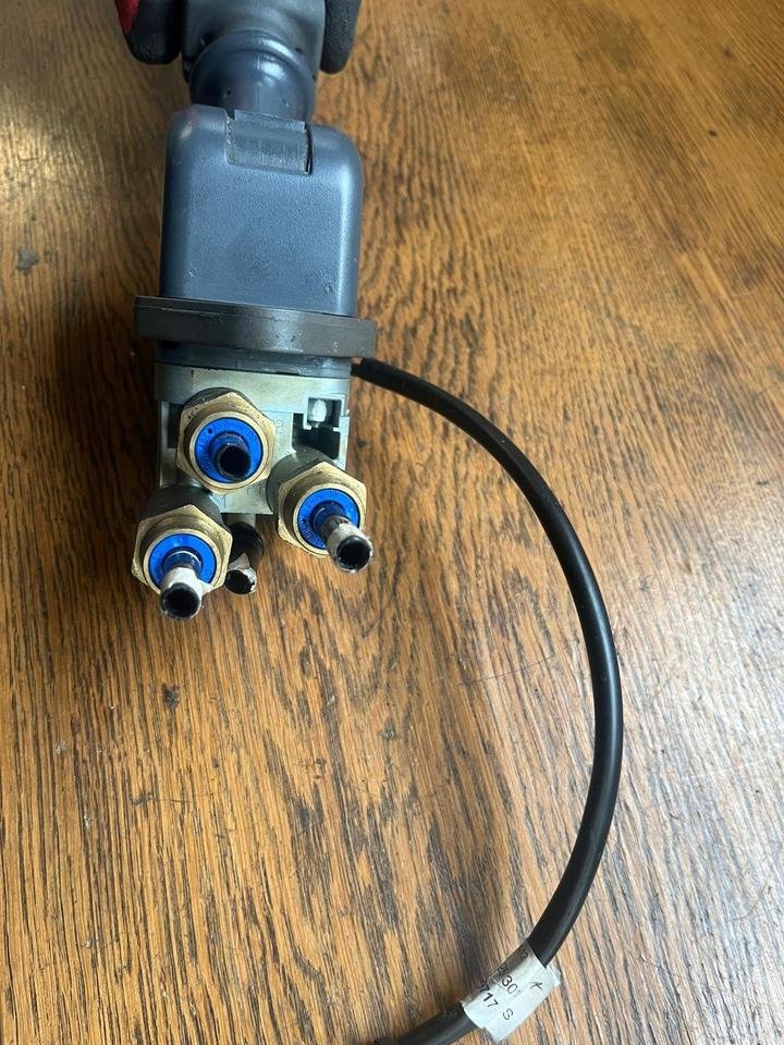 IVECO Stralis KNORR-BREMSE Bremsventil Handbremsventil DPM90EY - Brake valve for Truck: picture 5 IVECO Stralis KNORR-BREMSE Bremsventil Handbremsventil DPM90EY - Brake valve for Truck: picture 5