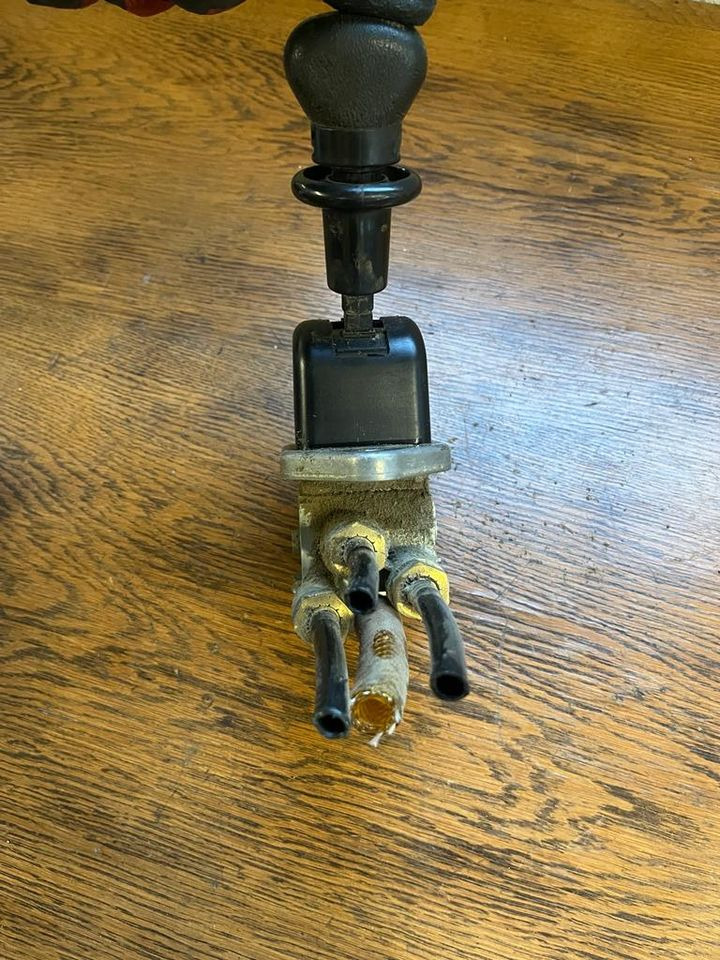 MAN Bremsventil Feststellbremse Handbremsventil 9617231180 - Brake valve for Truck: picture 4 MAN Bremsventil Feststellbremse Handbremsventil 9617231180 - Brake valve for Truck: picture 4