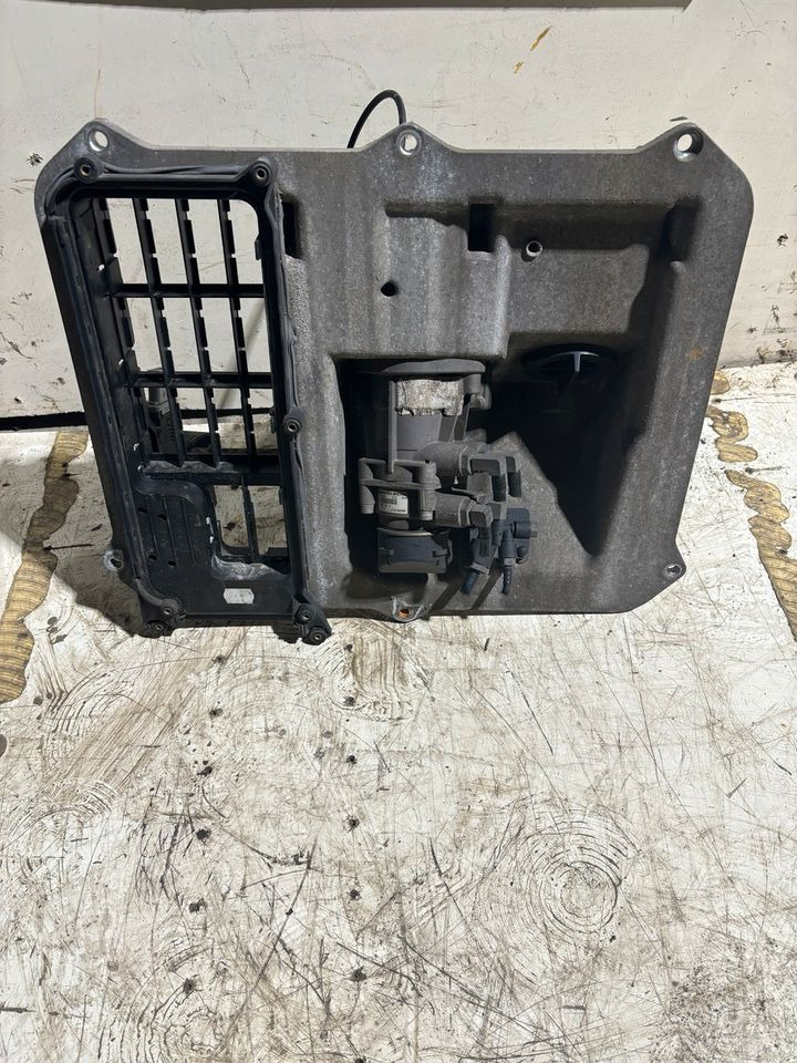 MAN KNORR-BREMSE Fußbremsventil 81.52130-6298 - Pedal for Truck: picture 2 MAN KNORR-BREMSE Fußbremsventil 81.52130-6298 - Pedal for Truck: picture 2