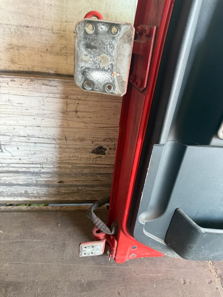 MAN TGM Beifahrertür Rot Spiegel Innenverkleidung LN 66 - Door and parts for Truck: picture 5 MAN TGM Beifahrertür Rot Spiegel Innenverkleidung LN 66 - Door and parts for Truck: picture 5