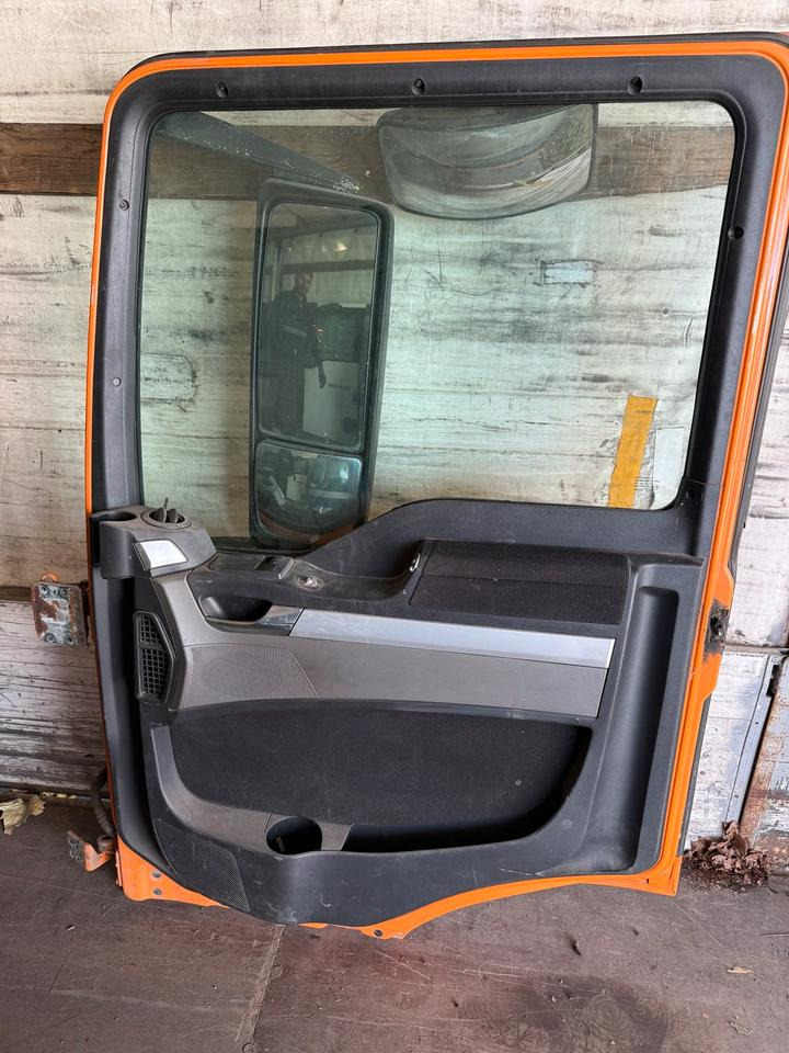 MAN TGS EU6 Beifahrertür Orange Spiegel Innenverkleidung LN 81 - Door and parts for Truck: picture 2 MAN TGS EU6 Beifahrertür Orange Spiegel Innenverkleidung LN 81 - Door and parts for Truck: picture 2